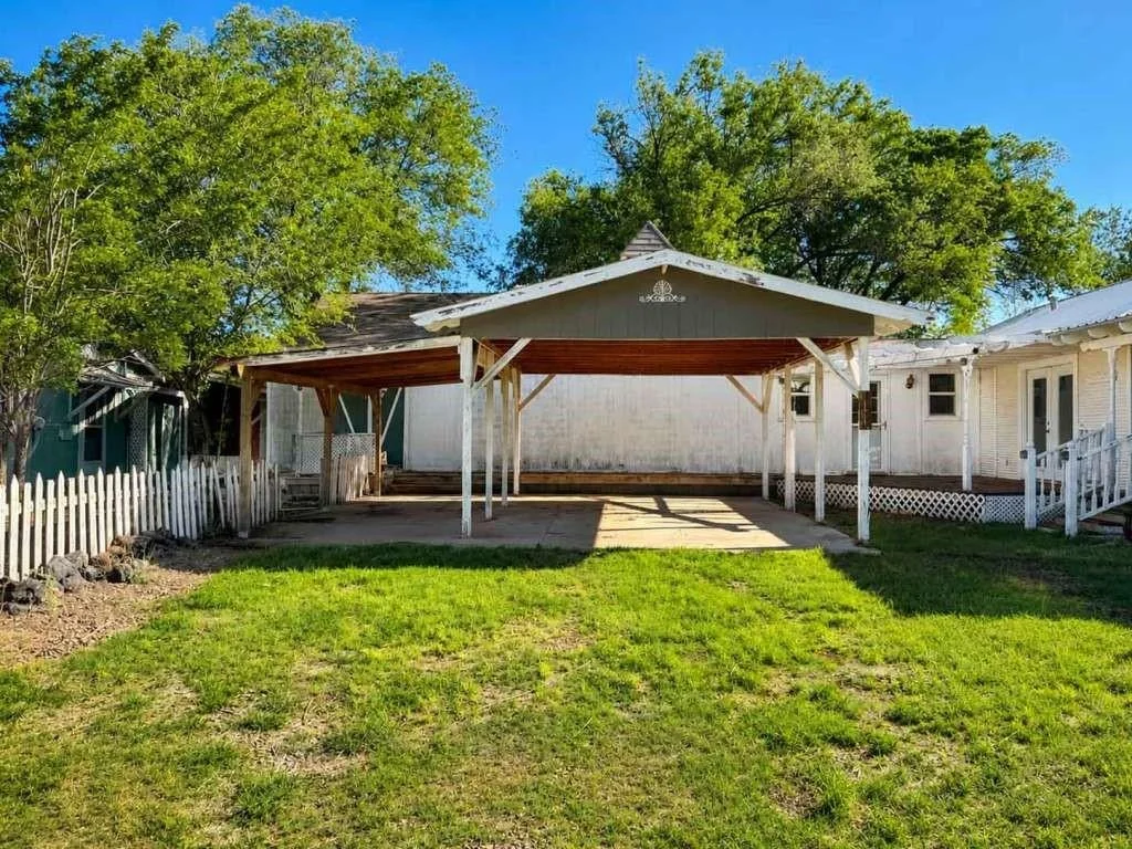 Photo of 108 W 9th Street