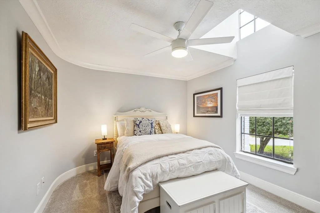 Photo of 9 S Brokenfern Drive