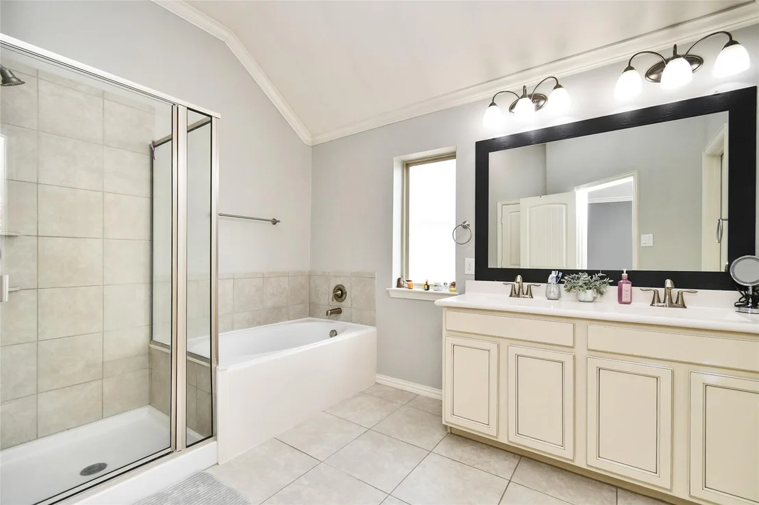 Photo of 652 Maple Point Drive E