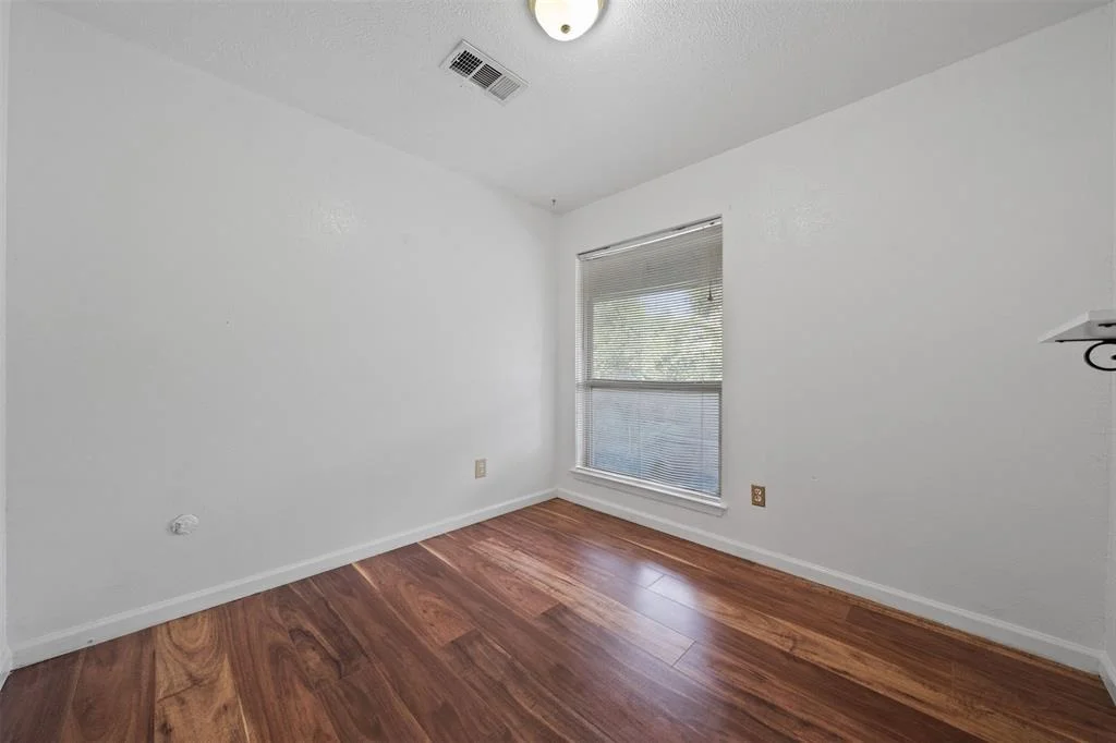 Photo of Unit 1007 at 7313 Gulf Freeway