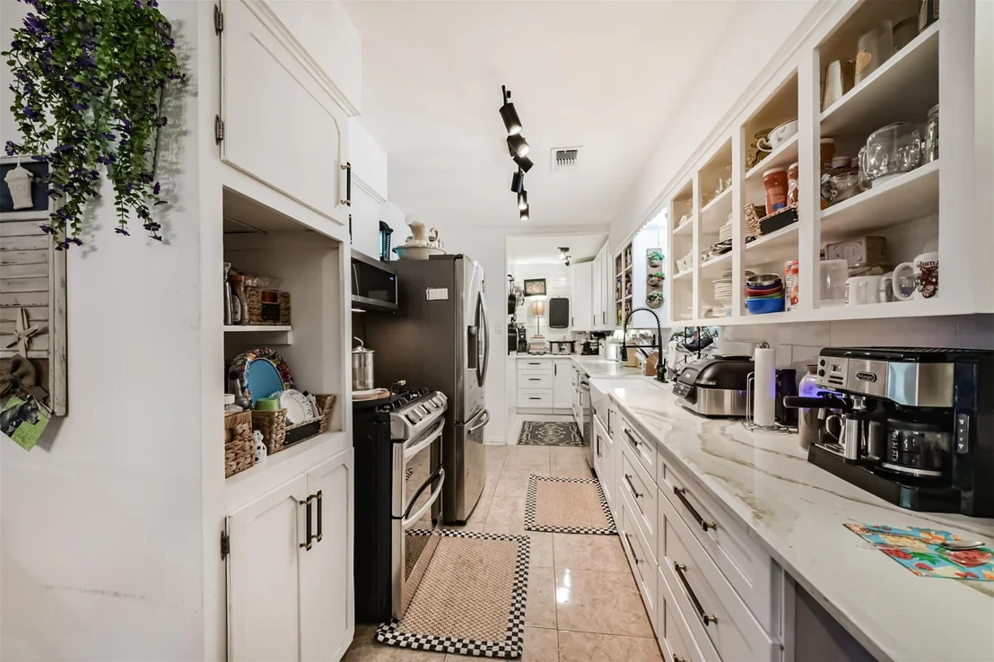 Photo of 1411 Blackburn Drive
