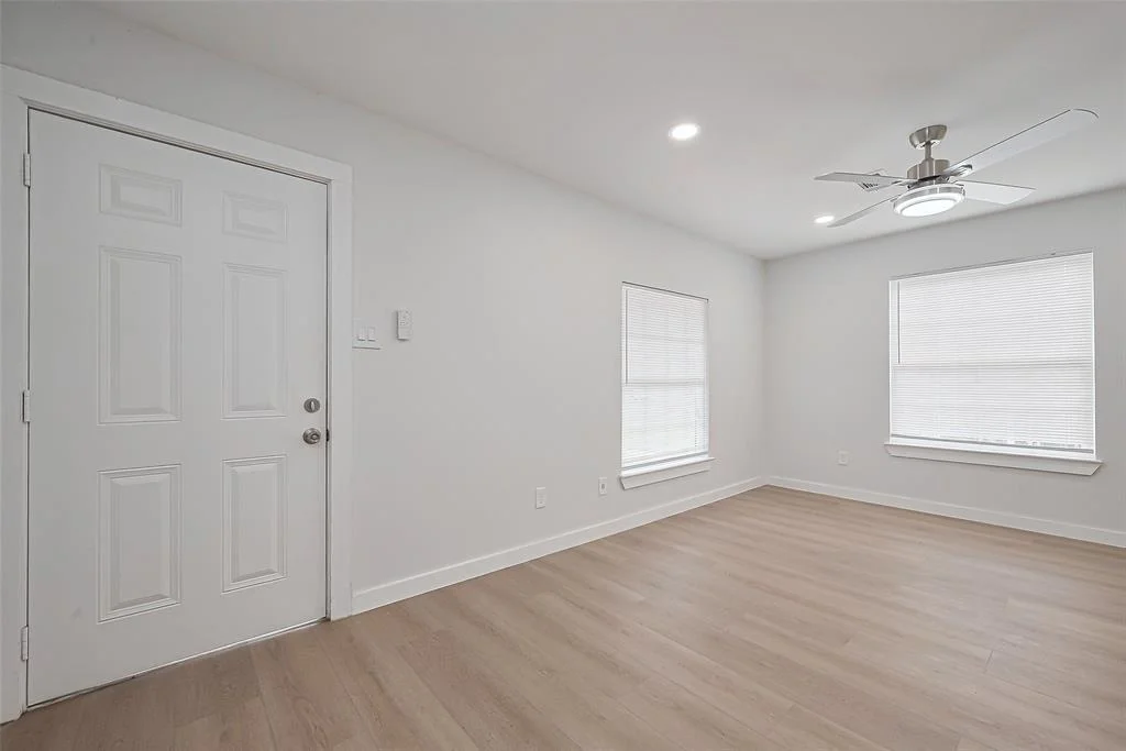 Photo of 7333 Lakehurst Drive