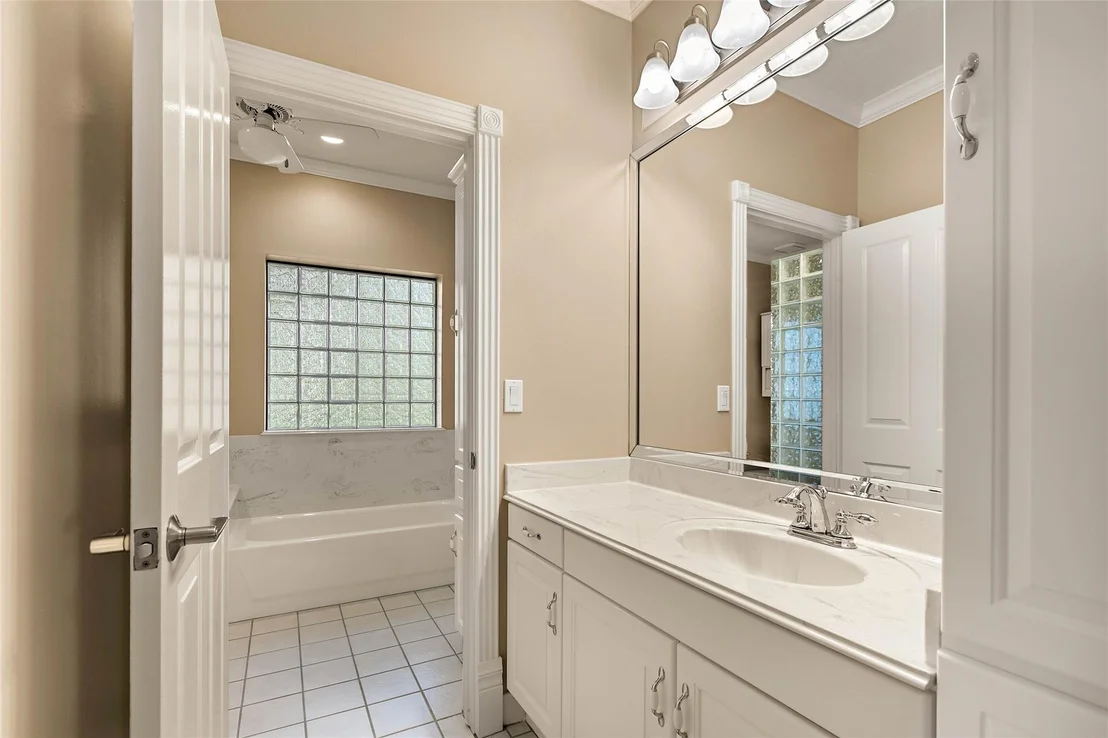 Photo of 2 Oak Crest Circle
