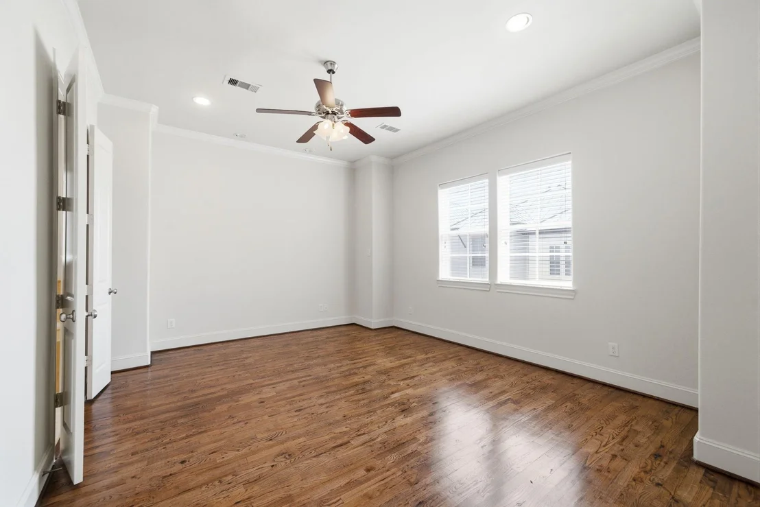 Photo of 8926 Lakeshore Bend Drive
