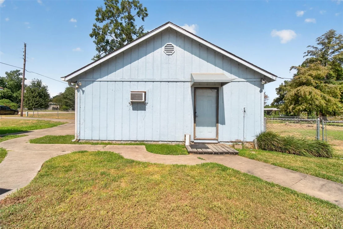 Photo of 281 Lakeshore N