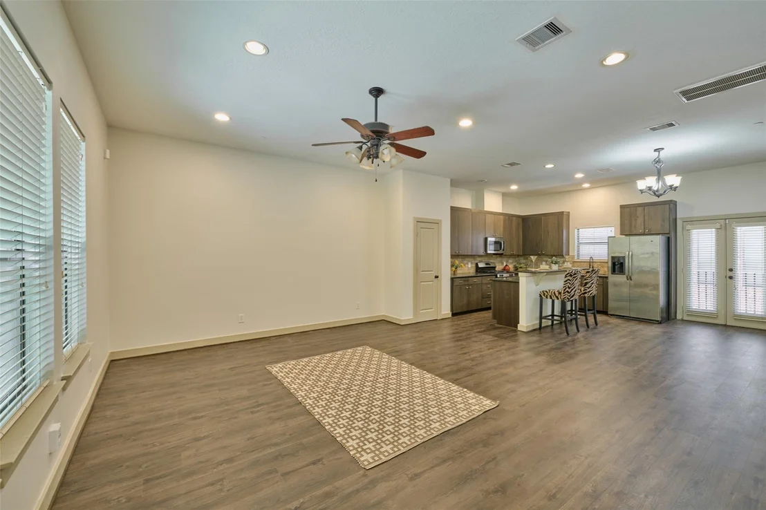 Photo of Unit E at 2422 Navigation Boulevard