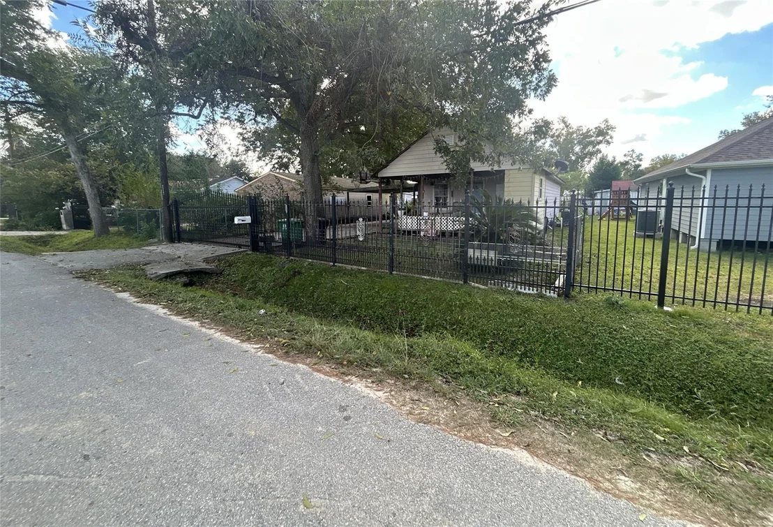 Photo of 3224 Creston Drive