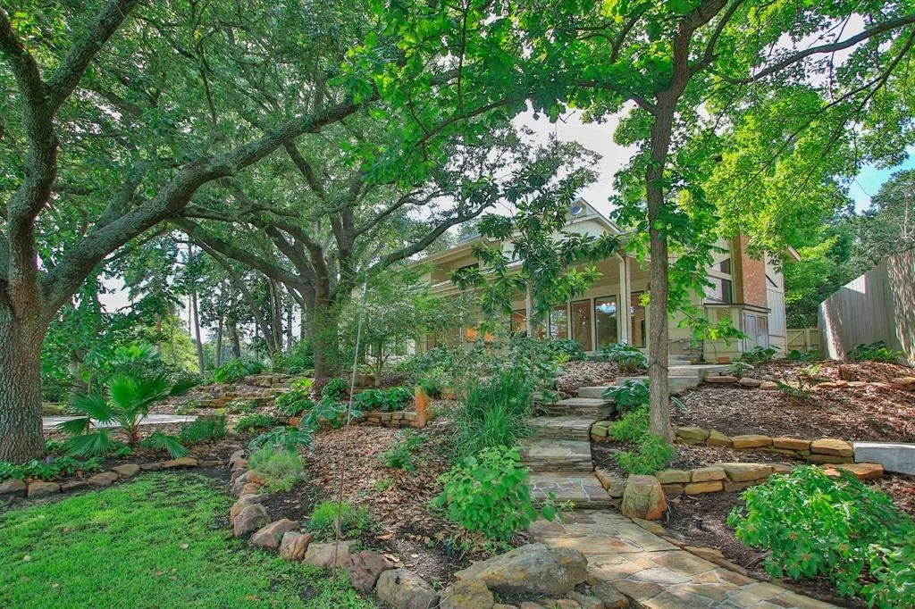 Photo of 3023 Willowbend Road