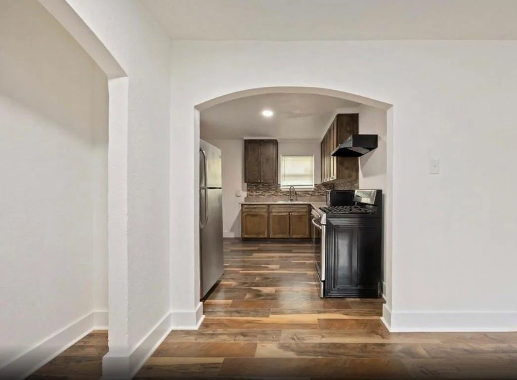 Photo of 6043 Lyndhurst Drive