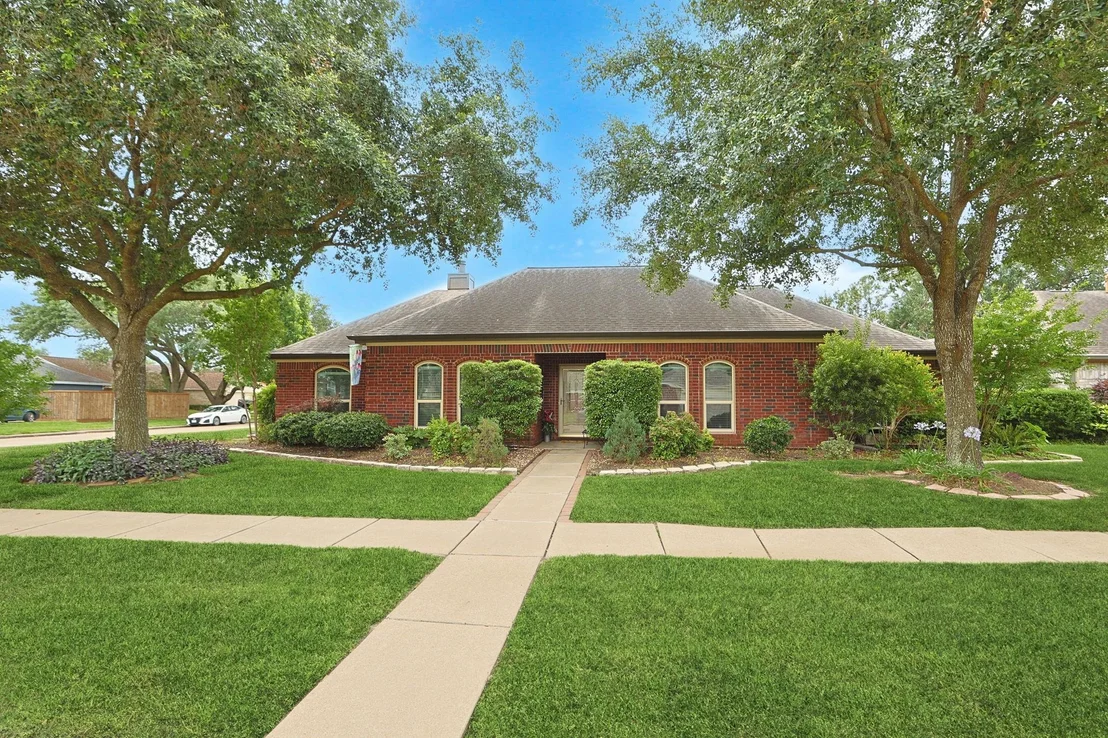 Photo of 19915 Brandon Oaks Way