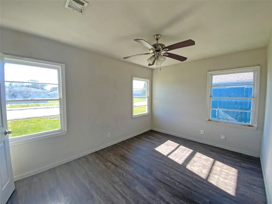 Photo of 1736 Lynn Lane