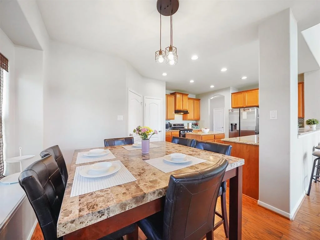Photo of 25959 Ravenside Drive