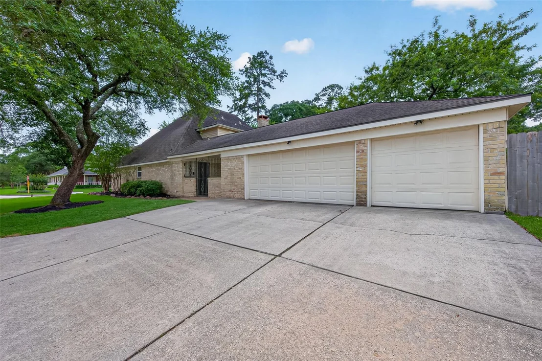 Photo of 7911 Pine Green Lane