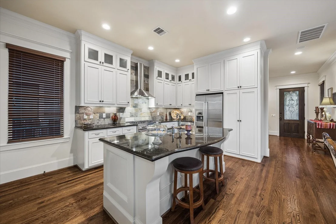 Photo of 809 W 9th Street
