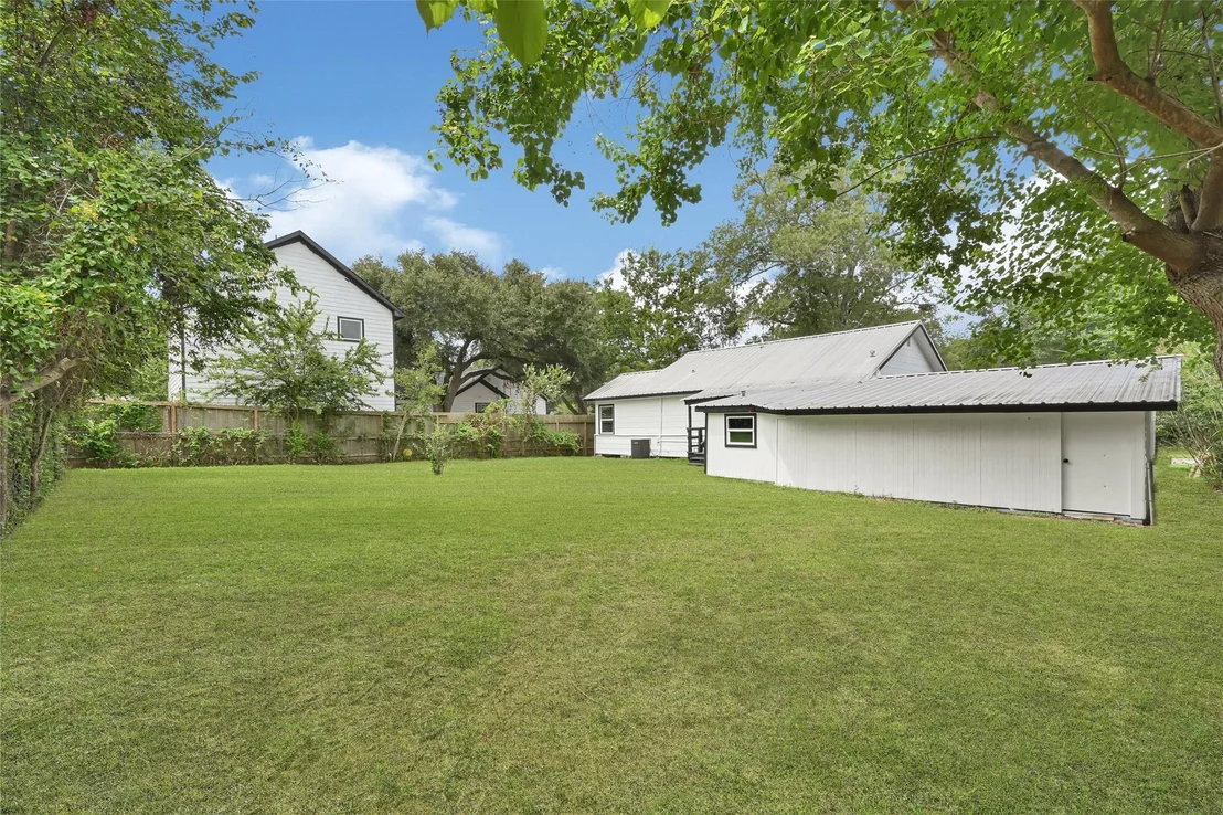 Photo of 1202 N Roberson Street