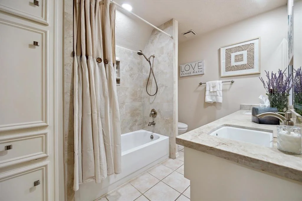 Photo of 15927 Meadowside Drive