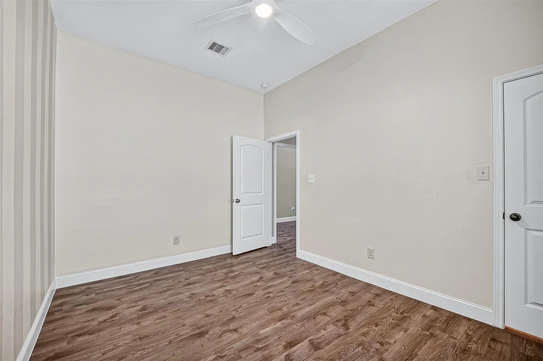 Photo of 5606 Walnut Glen Lane