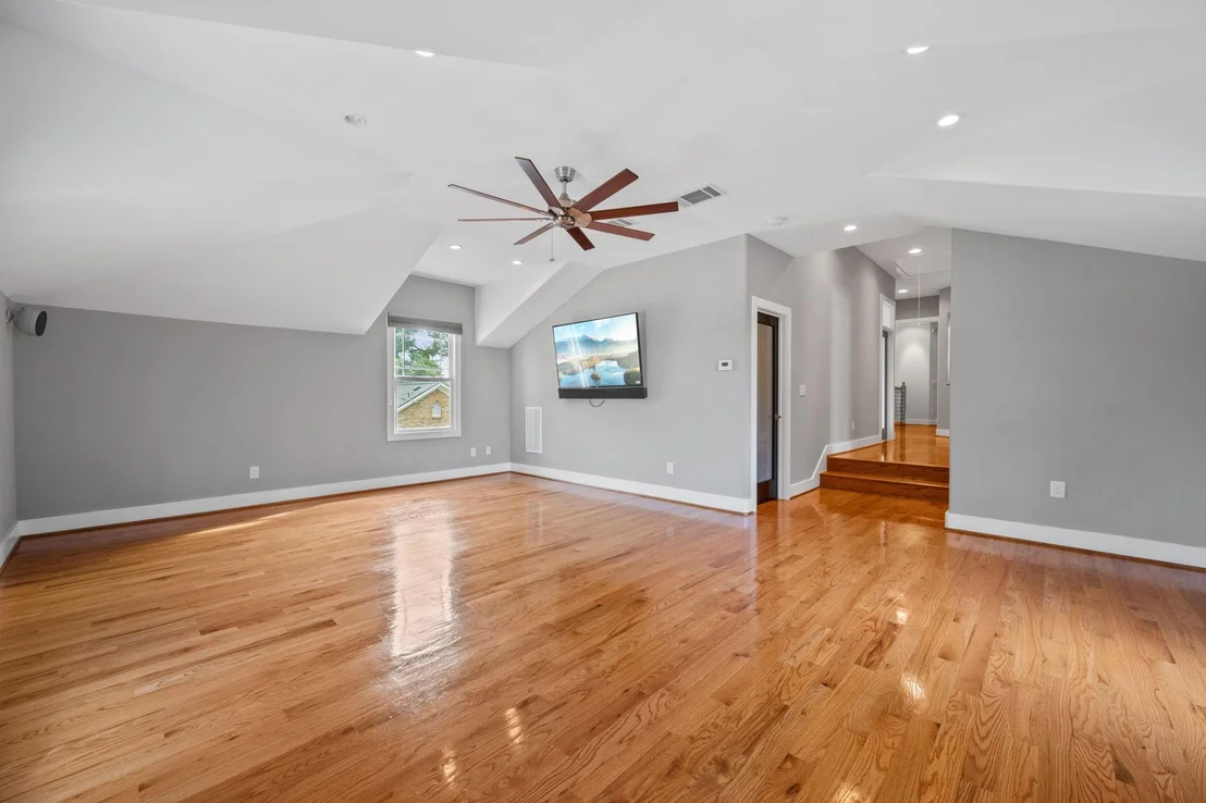 Photo of 2120 White Oak Drive