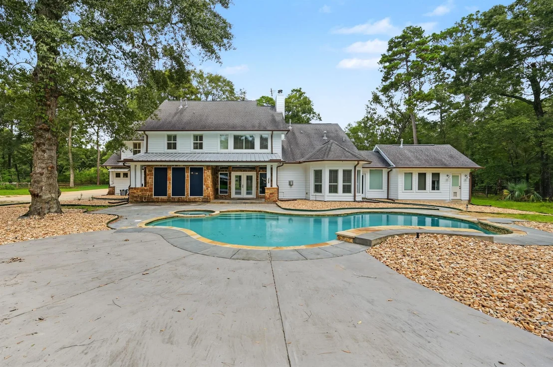 Photo of 10933 Lake Forest Drive