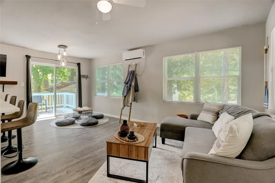 Photo of 261 Commodore Drive