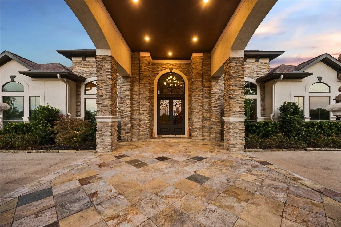 Photo of 6810 Anthonia Lane
