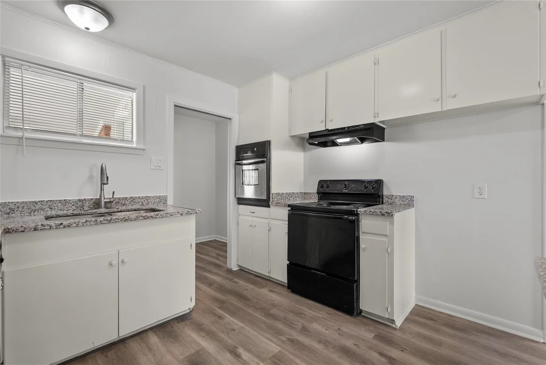 Photo of 1102 Avenue C