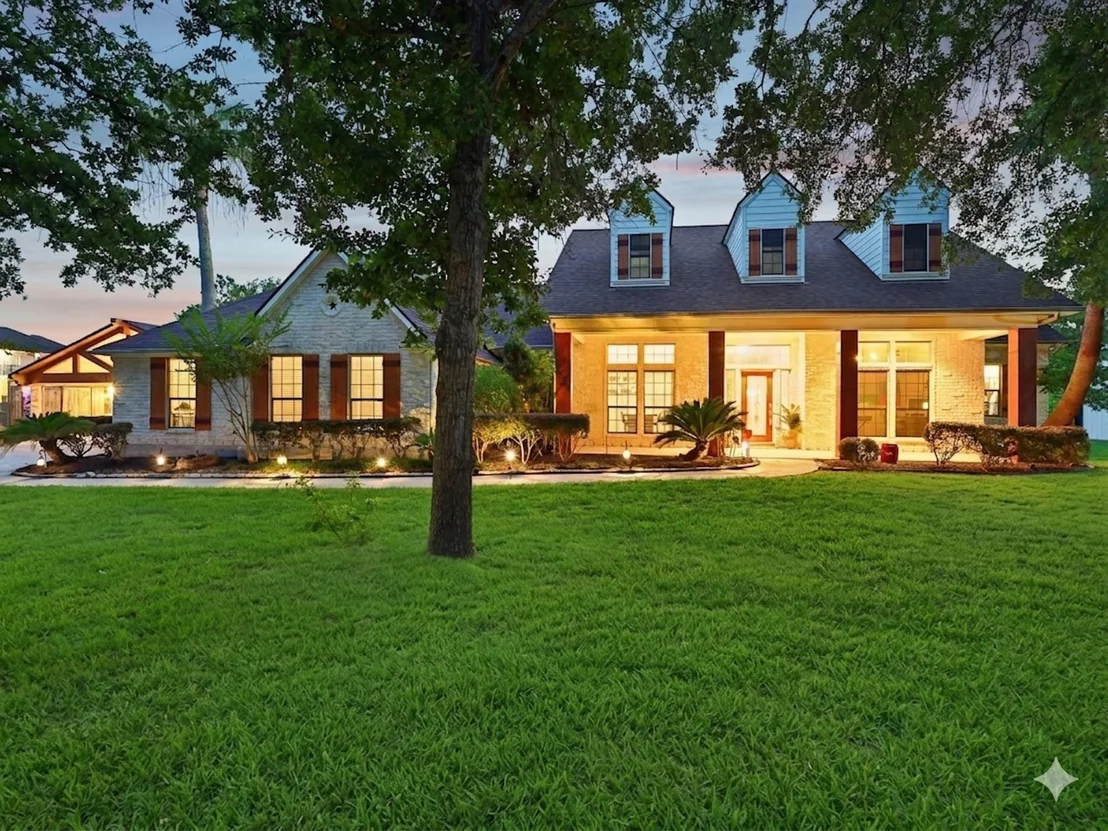 Photo of 2037 Lakeside Drive