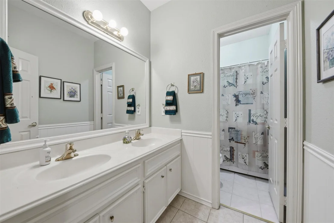 Photo of 7114 Centre Oaks Drive