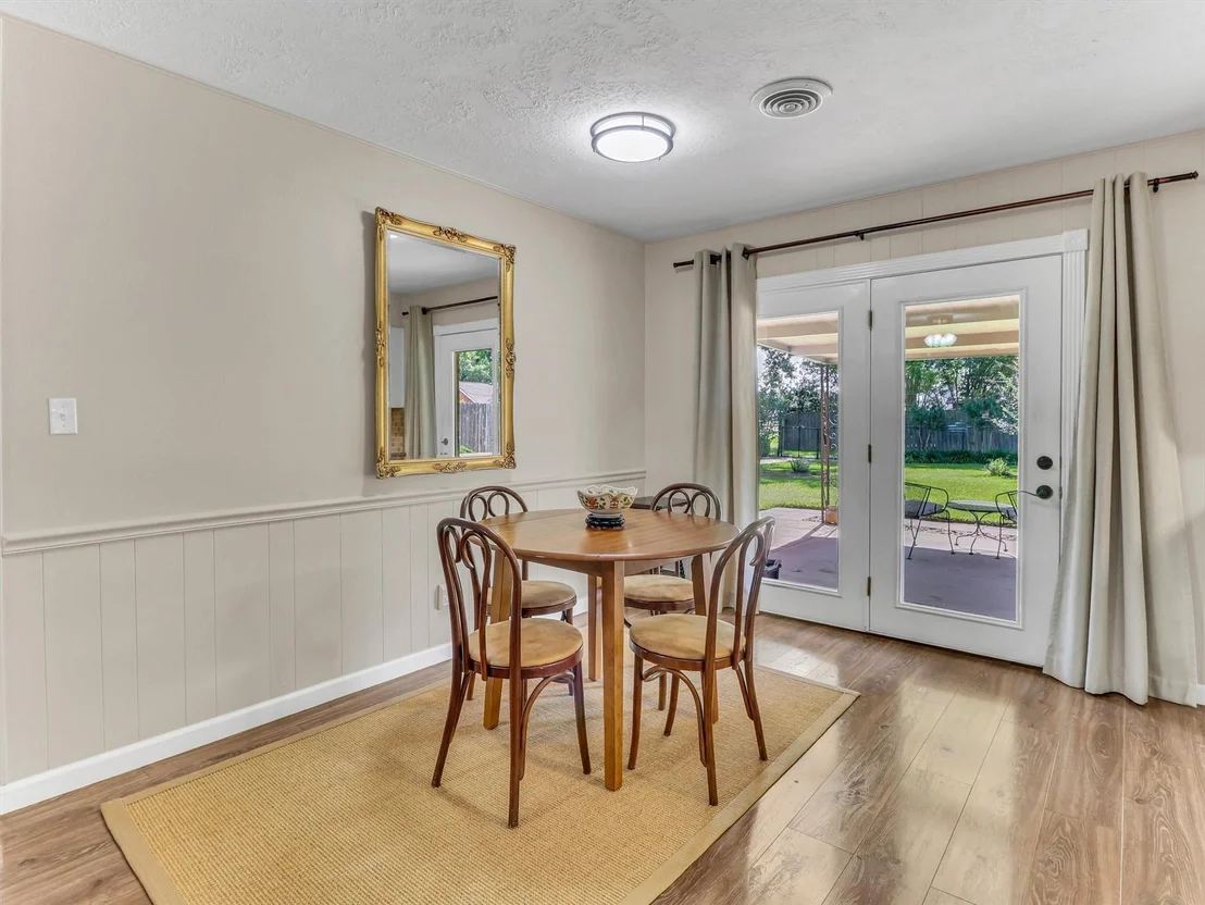 Photo of 805 Bluebonnet Lane
