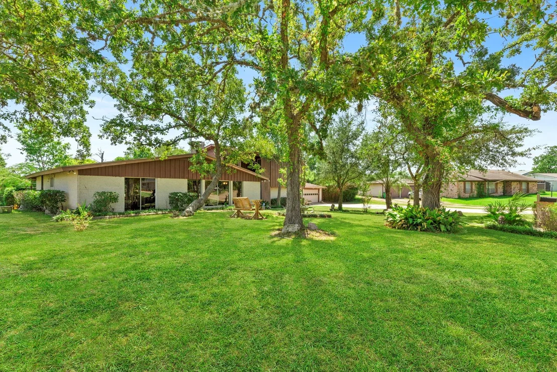 Photo of 707 Scenic Drive