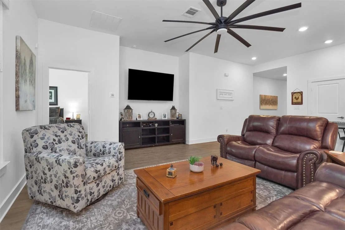 Photo of 954 Golden Willow Lane
