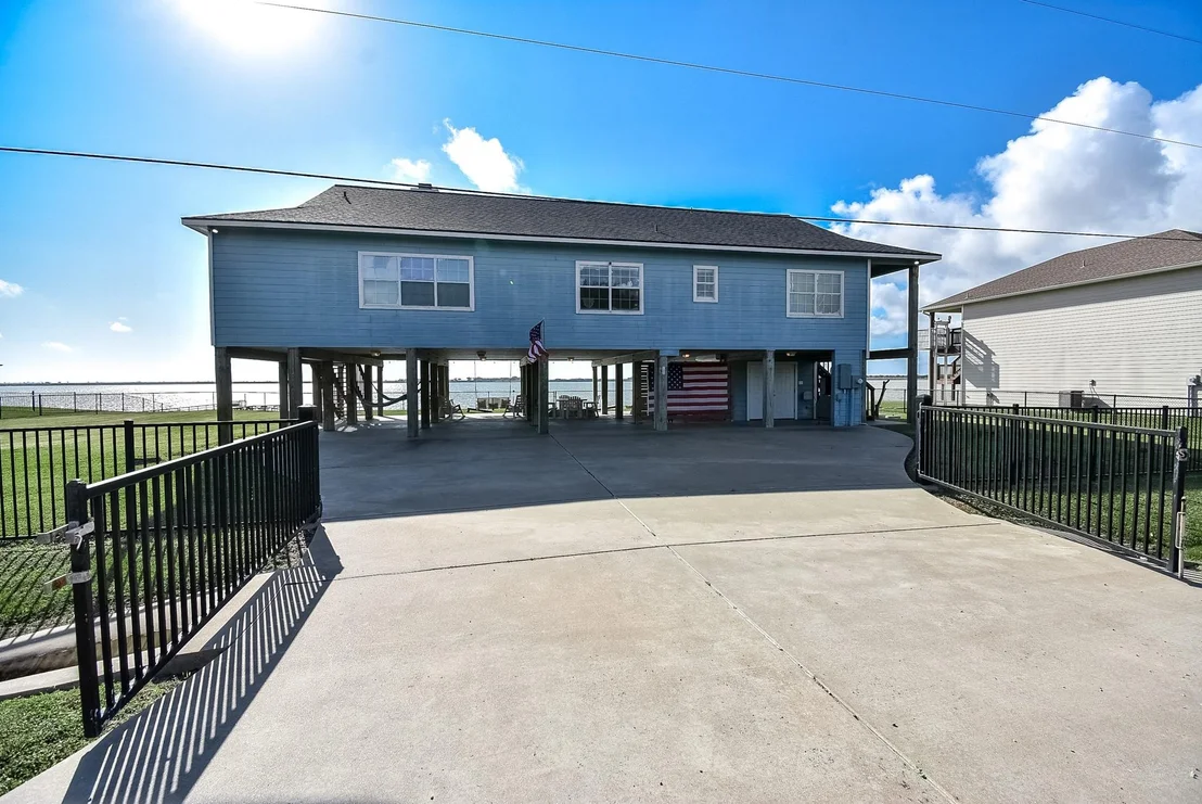 Photo of 1504 W Bayshore Drive