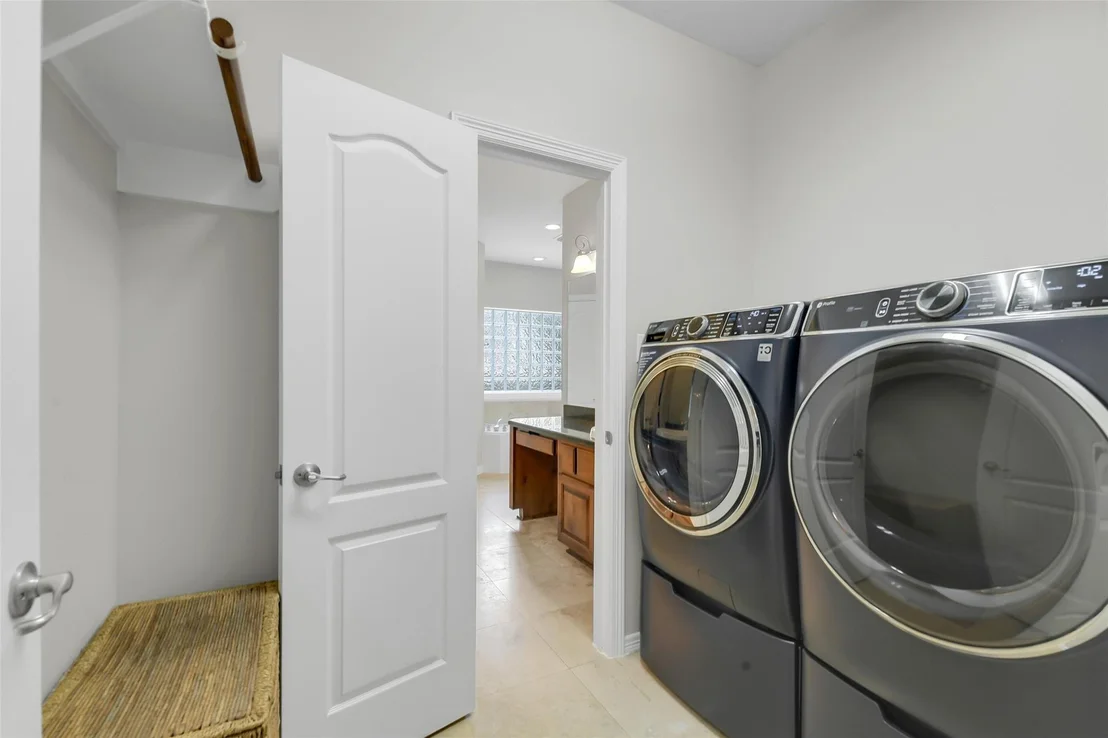 Photo of 14906 Windsor Manor