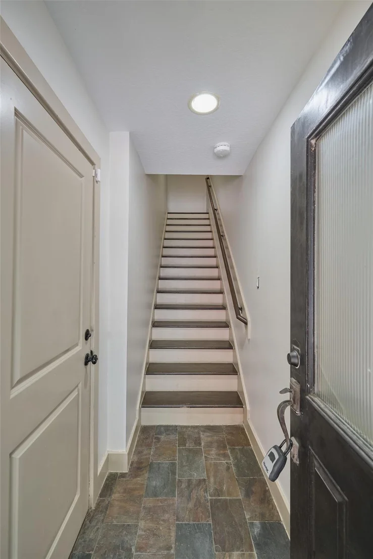 Photo of Unit E at 2422 Navigation Boulevard