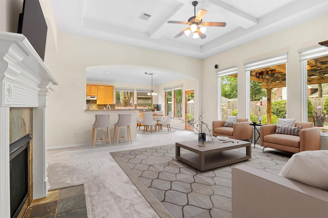 Photo of 122 S Evangeline Oaks Circle