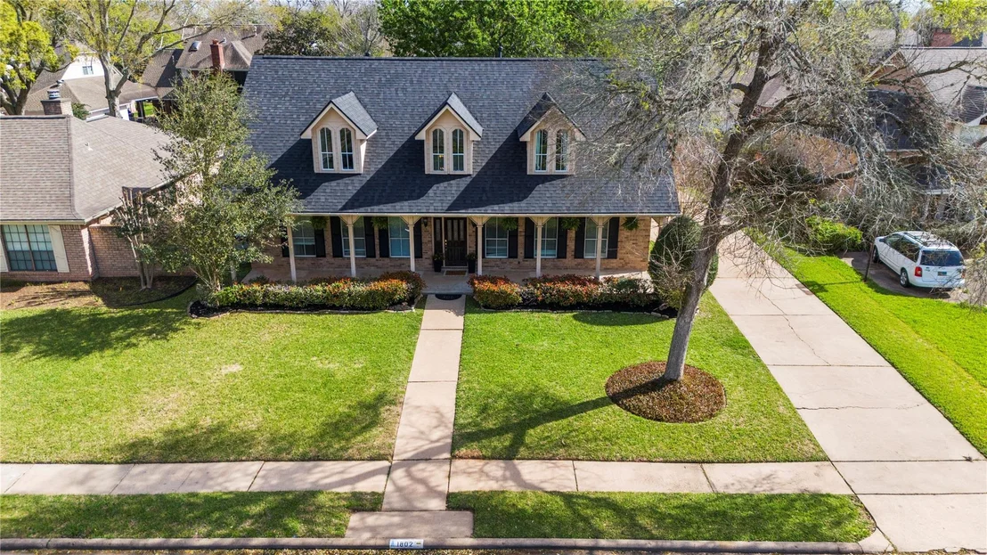 Photo of 1802 Quarterpath Drive