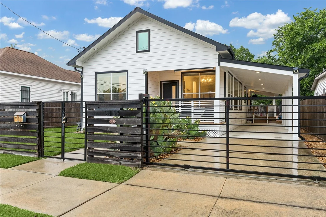 Photo of 2112 Common Street
