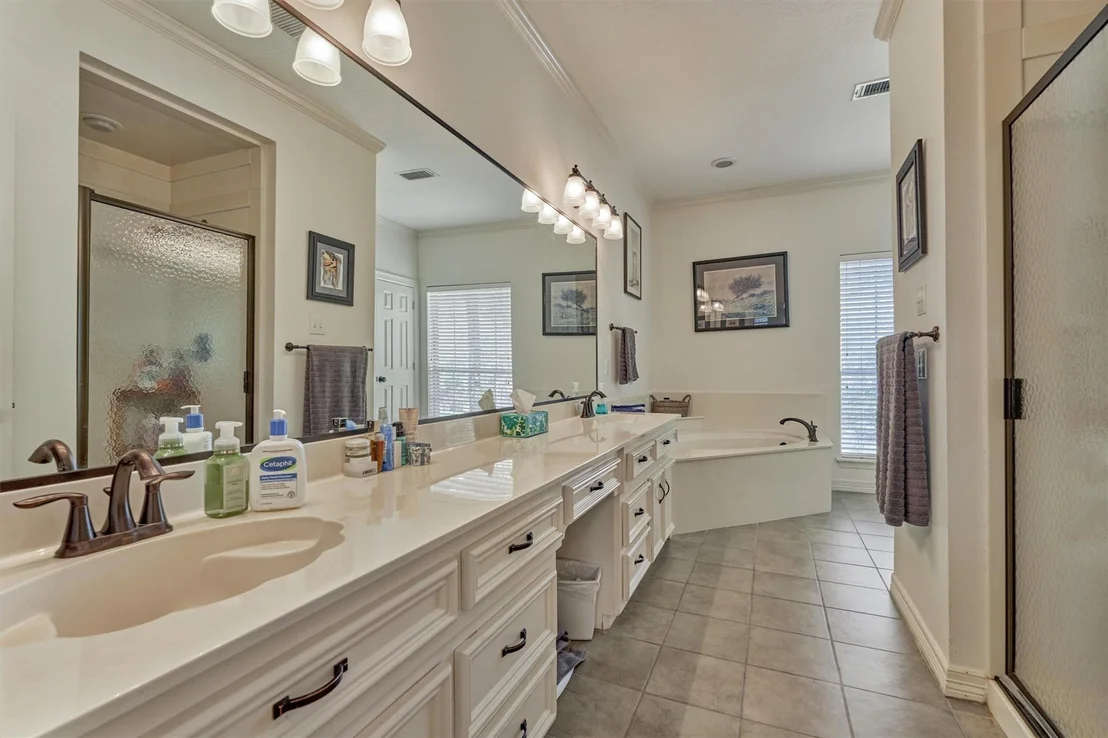 Photo of 115 E Shadowpoint Circle