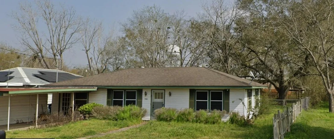 Photo of 706 Cemetery Avenue