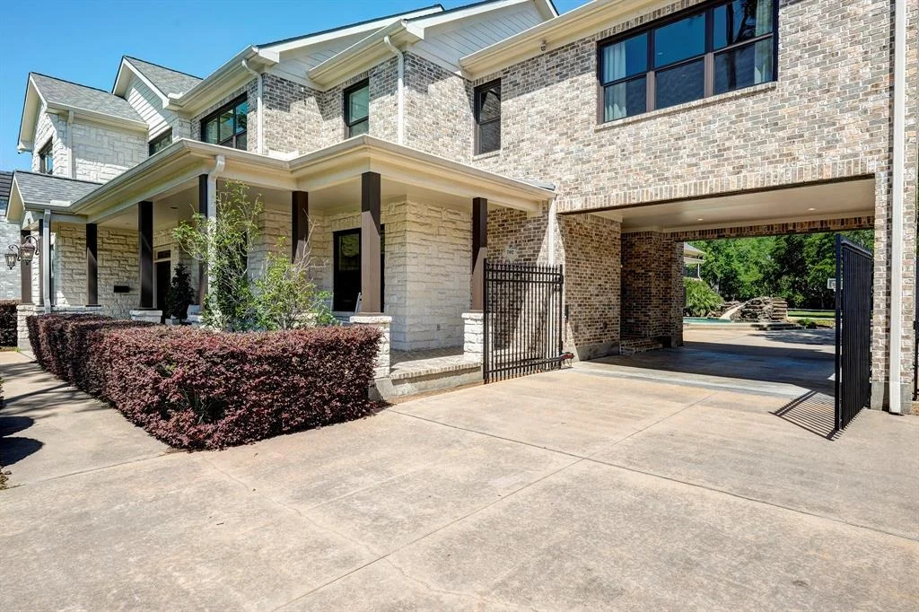 Photo of 702 Mulberry Lane