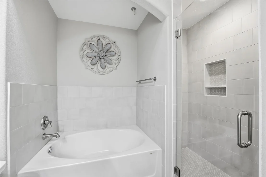 Photo of Unit 4113 at 1901 Post Oak Boulevard