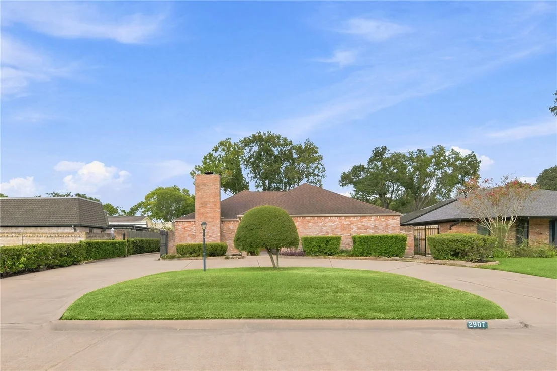 Photo of 2907 Fairway Drive