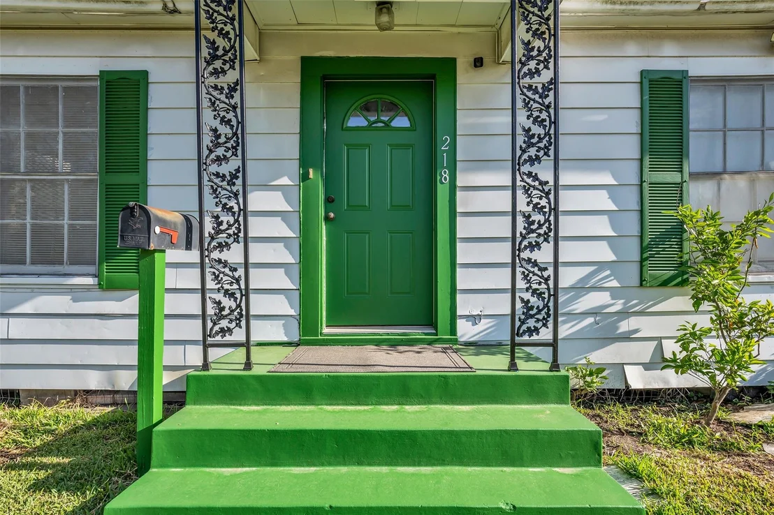 Photo of 218 Olive Avenue