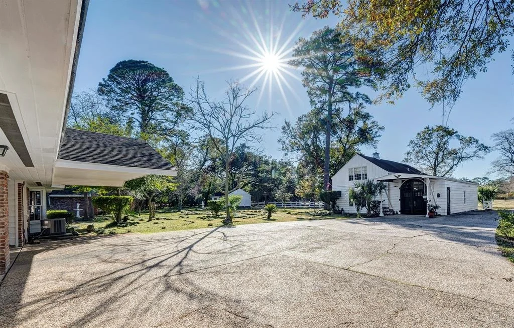 Photo of 5 E Rivercrest Drive