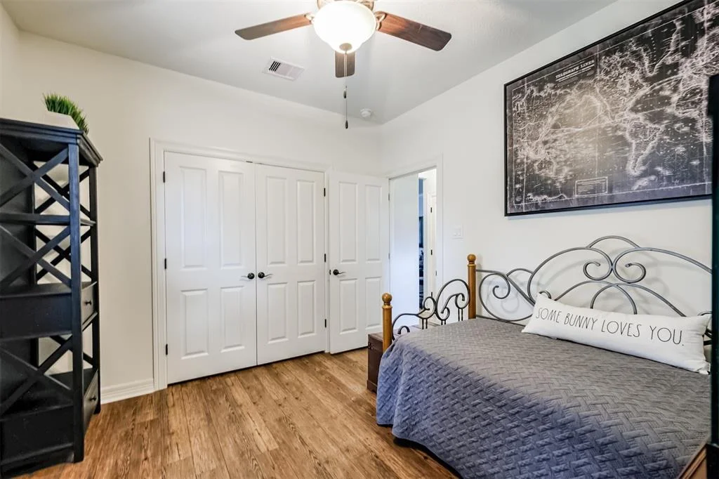 Photo of 5947 Mockingbird Lane