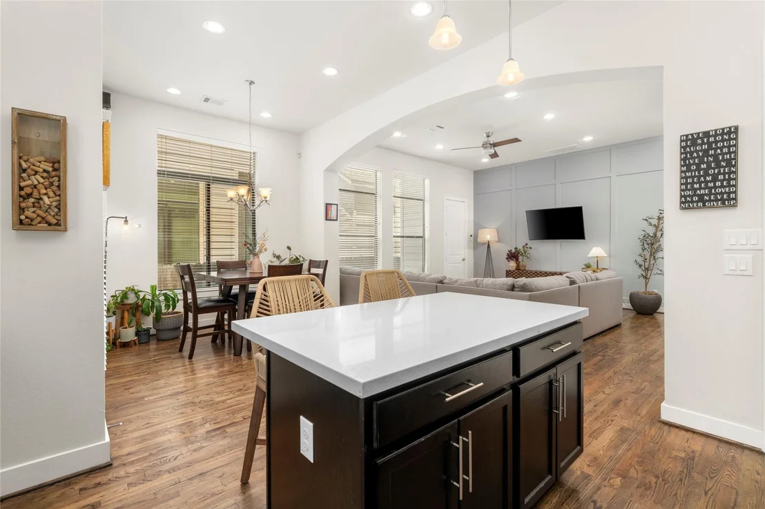 Photo of Unit E at 2609 Riverside Drive