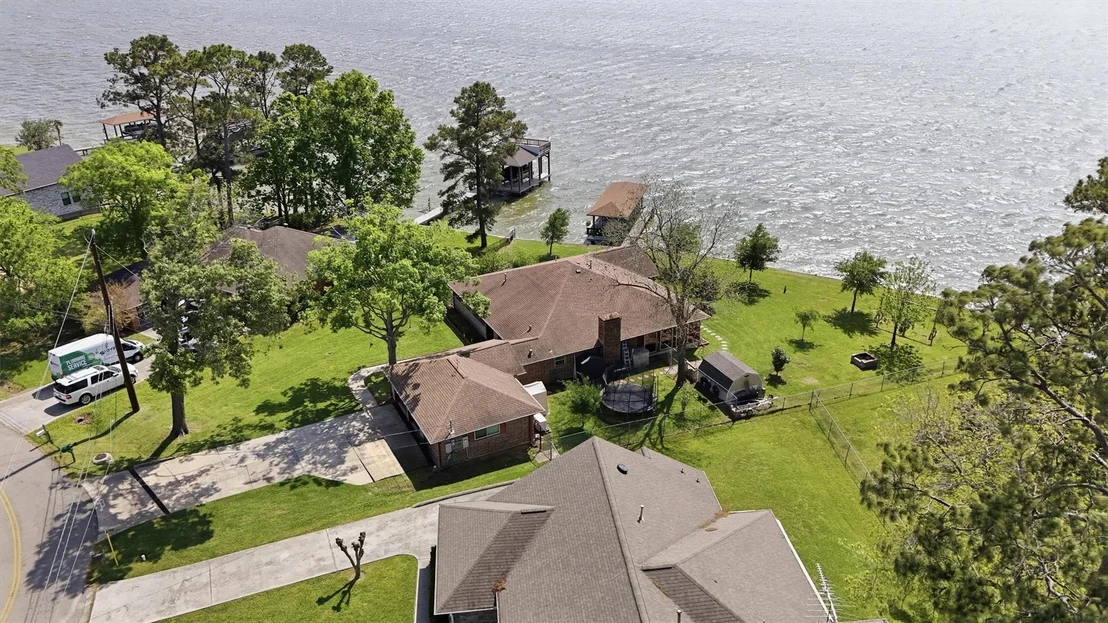 Photo of 18327 Shoreline Drive