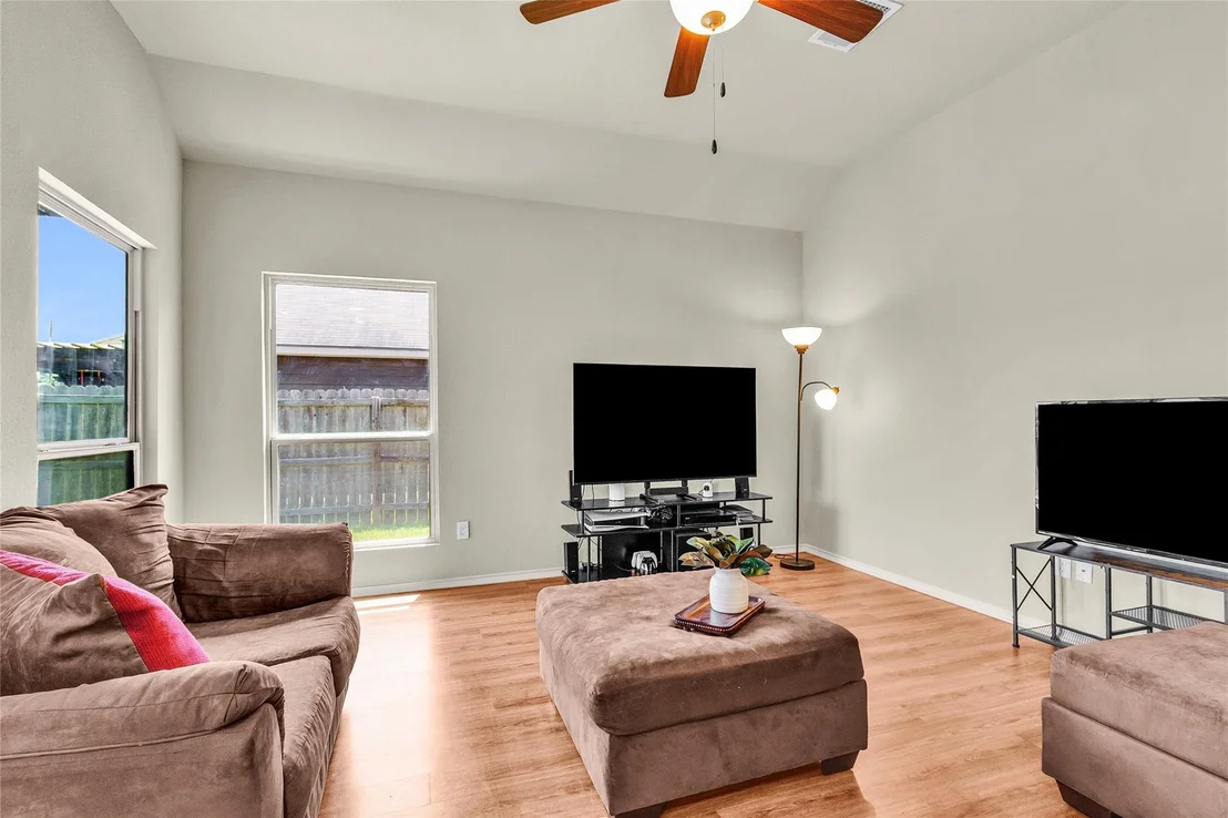 Photo of 704 Mockingbird Street