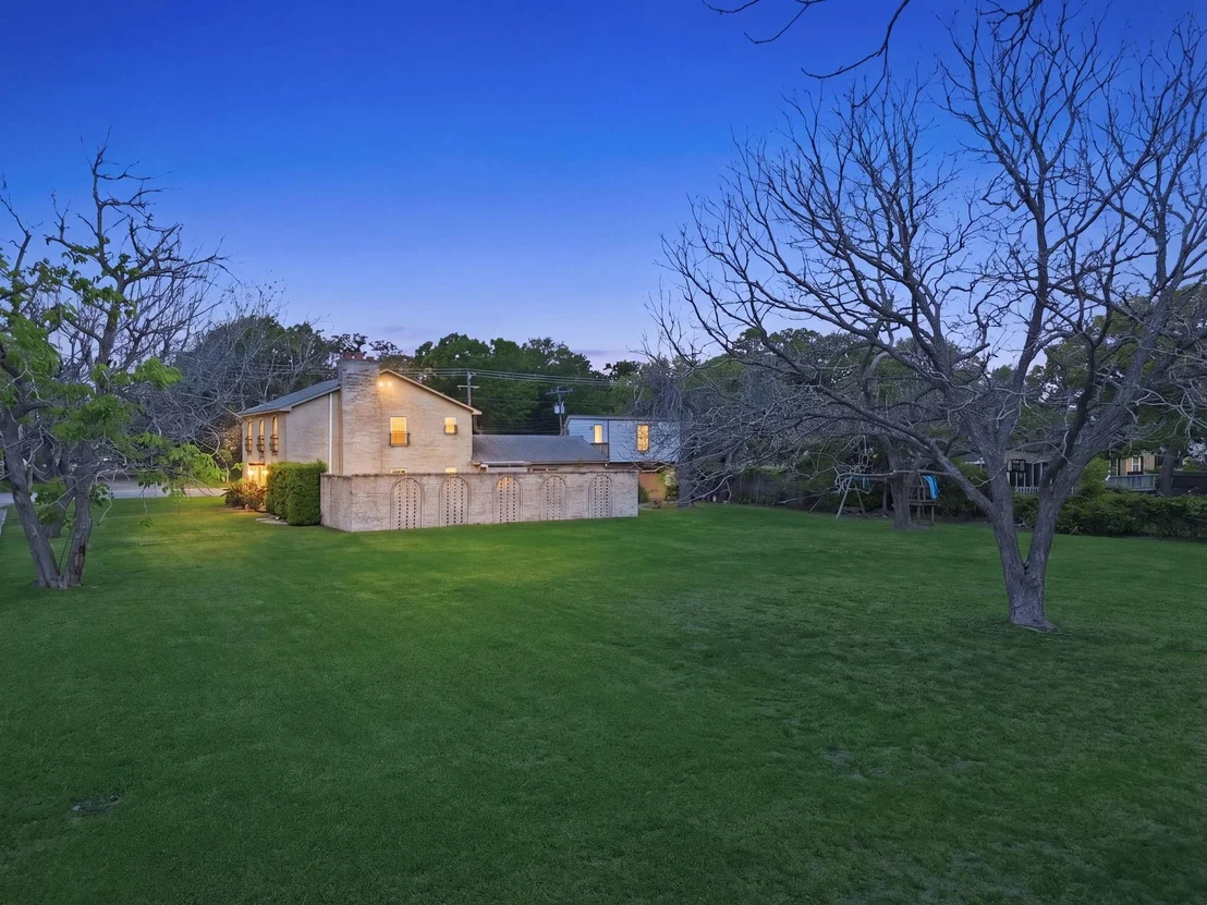 Photo of 1124 Estate Drive