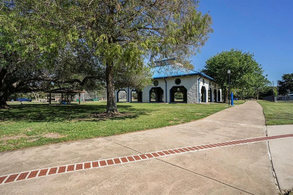 Photo of 710 Bayview Drive